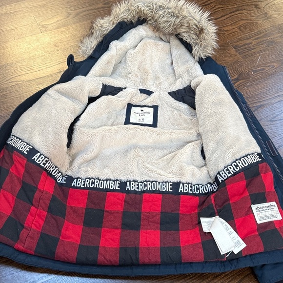 Abercrombie & Fitch kids parka with a faux fur trim hood size 9/10 - Picture 5 of 7